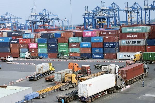 Các Khoản Phụ Phí Mới Cần Biết Khi Xuất Khẩu 2026