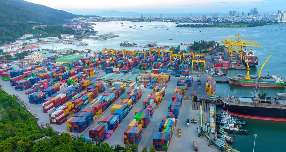 Import-export in loco al porto di Dong Nai | Embassy